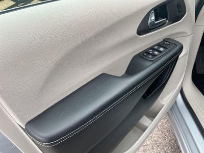 2023 Chrysler Pacifica Touring L FWD