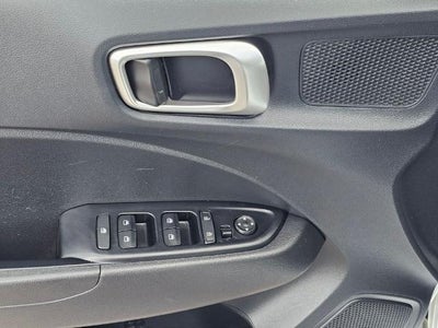 2023 Hyundai VENUE SEL IVT