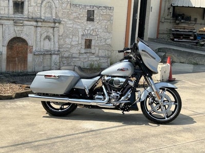 2025 Harley-Davidson FLHX - Street Glide Base