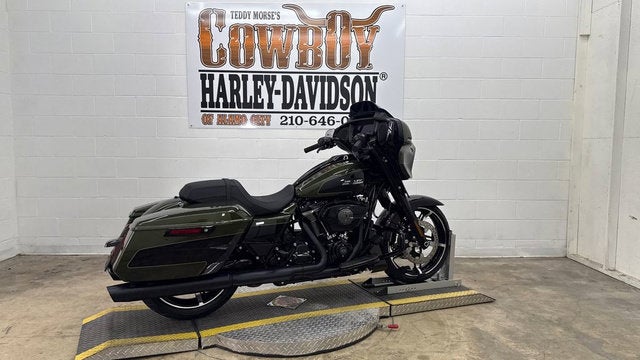 2026 Harley-Davidson FLHX - Street Glide Base