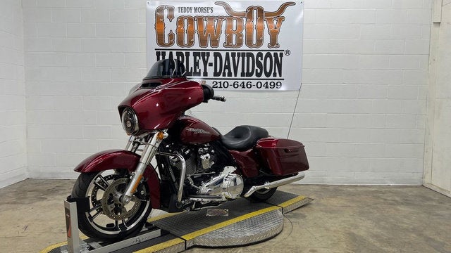 2017 Harley-Davidson FLHX - Street Glide Base