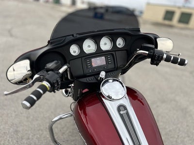 2017 Harley-Davidson FLHX - Street Glide Base