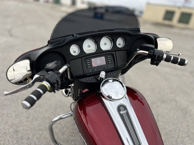2017 Harley-Davidson FLHX - Street Glide Base