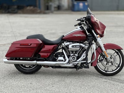 2017 Harley-Davidson FLHX - Street Glide Base