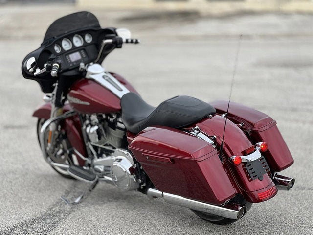 2017 Harley-Davidson FLHX - Street Glide Base