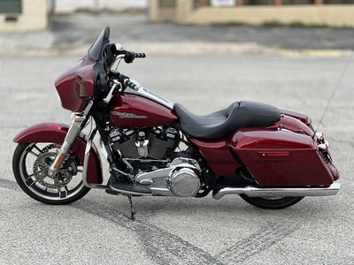 2017 Harley-Davidson FLHX - Street Glide Base