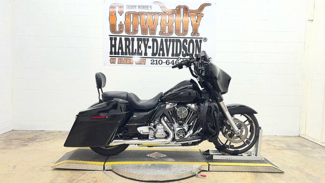 2016 Harley-Davidson FLHX - Street Glide Base