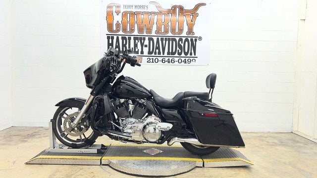 2016 Harley-Davidson FLHX - Street Glide Base