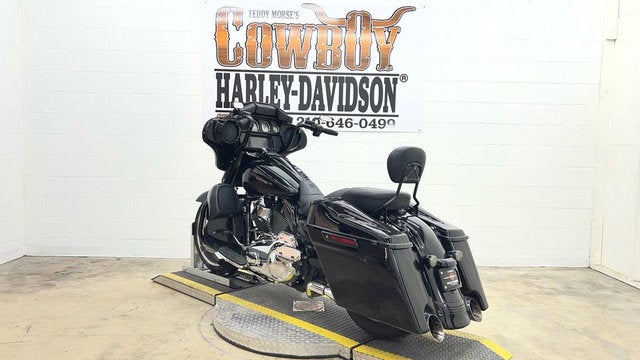 2016 Harley-Davidson FLHX - Street Glide Base