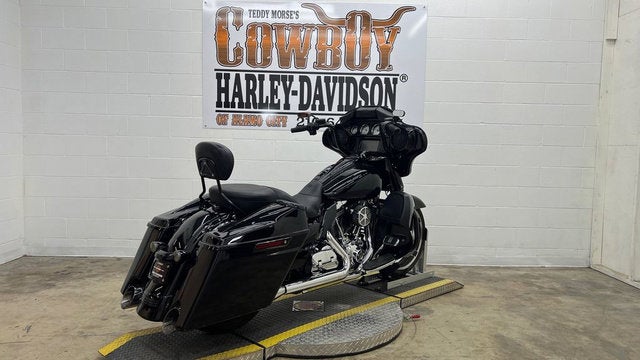 2016 Harley-Davidson FLHX - Street Glide Base