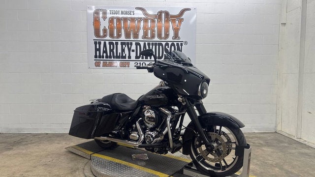 2016 Harley-Davidson FLHX - Street Glide Base