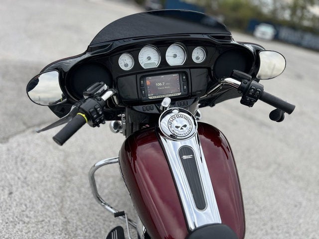 2014 Harley-Davidson FLHXS - Street Glide Special Base