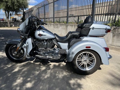 2023 Harley-Davidson FLHTCUTG - Tri Glide Ultra Base