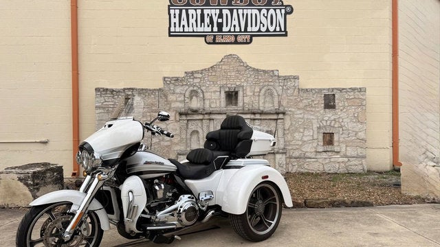 2023 Harley-Davidson FLHTCUTG - Tri Glide Ultra Base