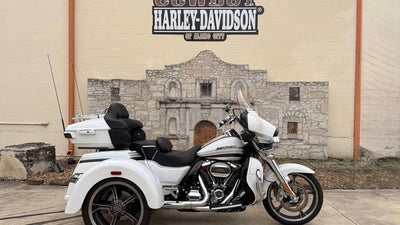 2023 Harley-Davidson FLHTCUTG - Tri Glide Ultra Base