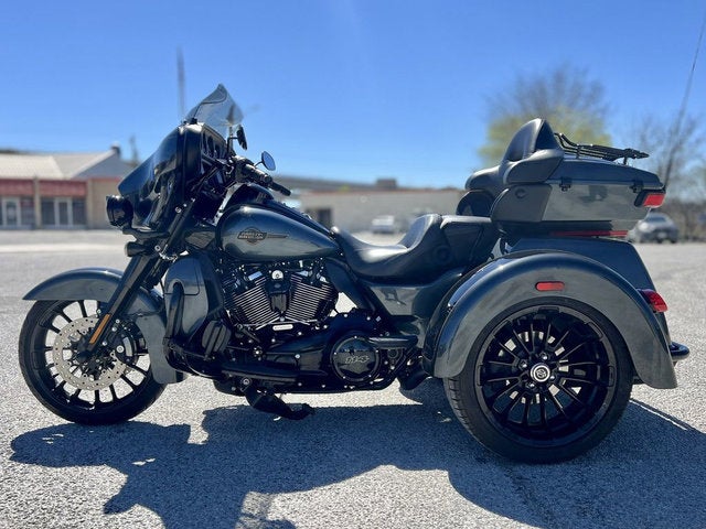 2025 Harley-Davidson FLHTCUTG - Tri Glide Ultra Base
