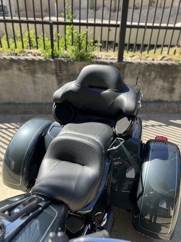 2025 Harley-Davidson FLHTCUTG - Tri Glide Ultra Base