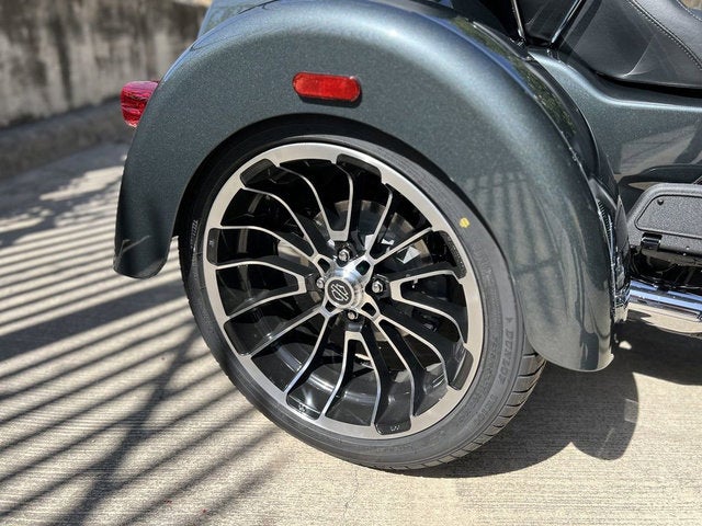 2025 Harley-Davidson FLHTCUTG - Tri Glide Ultra Base