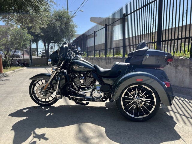 2025 Harley-Davidson FLHTCUTG - Tri Glide Ultra Base