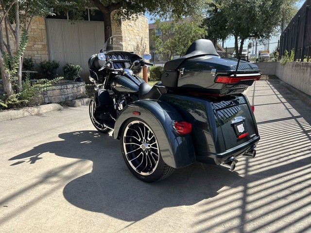 2025 Harley-Davidson FLHTCUTG - Tri Glide Ultra Base