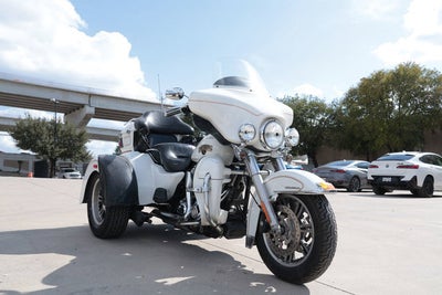 2011 Harley-Davidson Trike FLHTCUTG - Tri Glide Ultra Classic