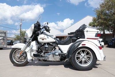 2011 Harley-Davidson Trike FLHTCUTG - Tri Glide Ultra Classic