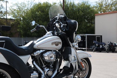 2011 Harley-Davidson Trike FLHTCUTG - Tri Glide Ultra Classic