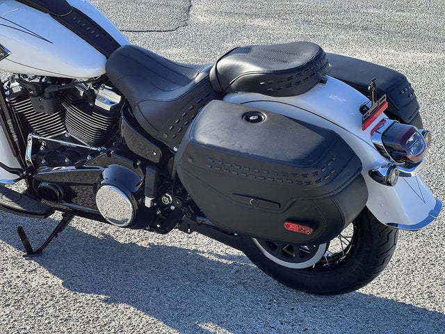 2025 Harley-Davidson Softail FLHC - Heritage Classic