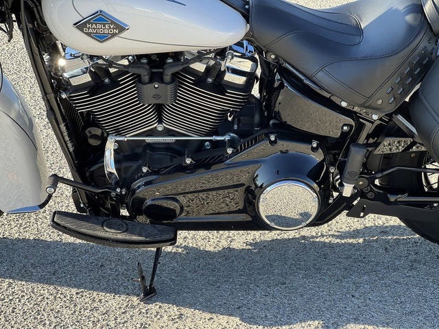 2025 Harley-Davidson Softail FLHC - Heritage Classic