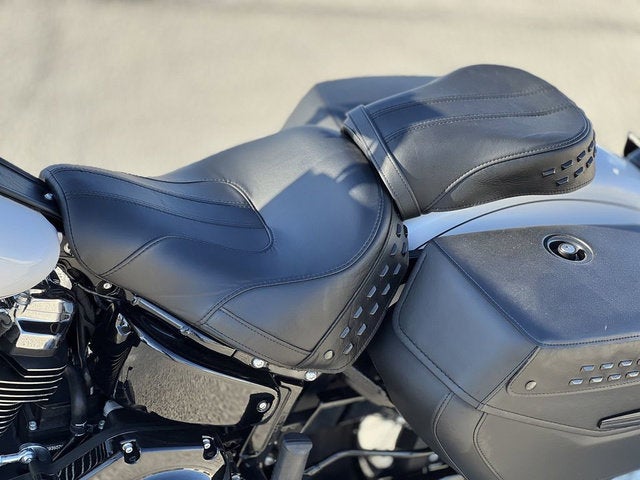 2025 Harley-Davidson Softail FLHC - Heritage Classic