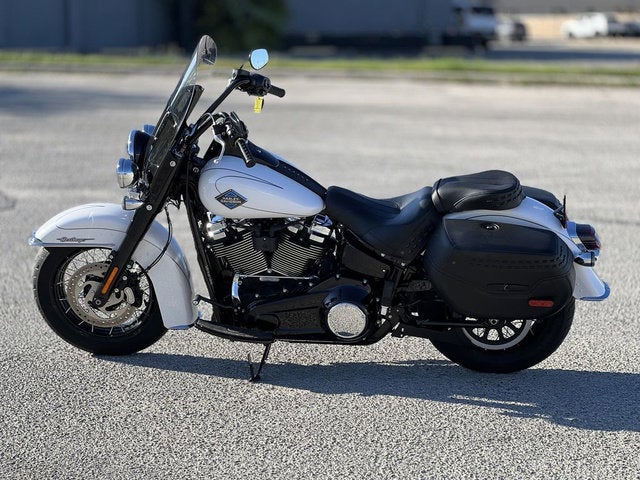 2025 Harley-Davidson Softail FLHC - Heritage Classic