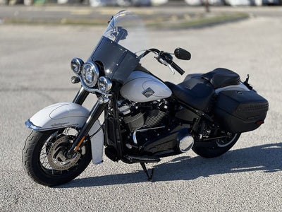 2025 Harley-Davidson Softail FLHC - Heritage Classic