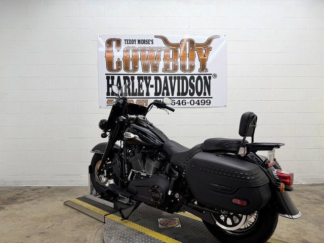 2023 Harley-Davidson FLHCS - Heritage Classic Base