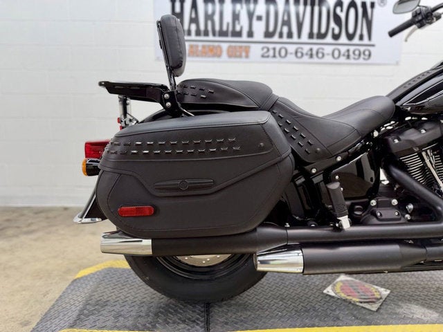 2023 Harley-Davidson FLHCS - Heritage Classic Base