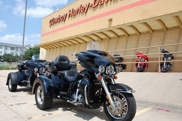 2022 Harley-Davidson FLHTCUTG - Tri Glide Ultra Base