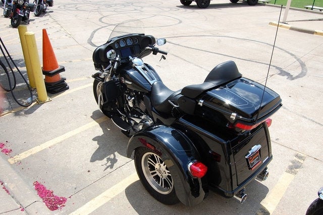 2022 Harley-Davidson FLHTCUTG - Tri Glide Ultra Base