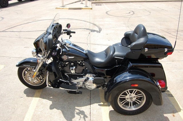 2022 Harley-Davidson FLHTCUTG - Tri Glide Ultra Base