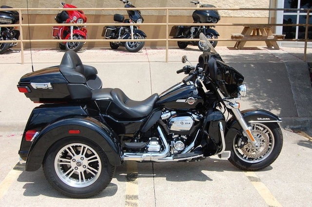 2022 Harley-Davidson FLHTCUTG - Tri Glide Ultra Base