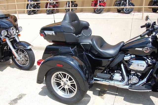 2022 Harley-Davidson FLHTCUTG - Tri Glide Ultra Base