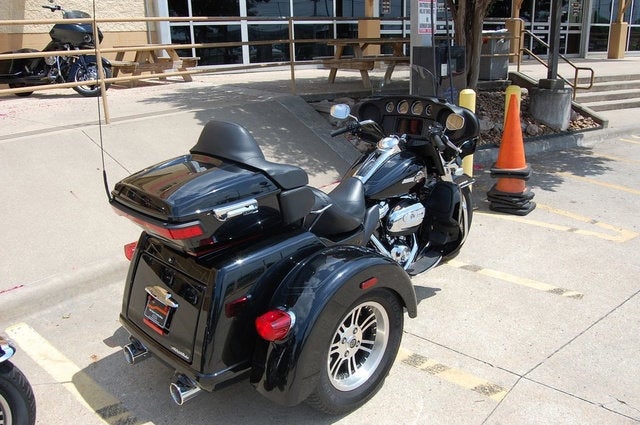 2022 Harley-Davidson FLHTCUTG - Tri Glide Ultra Base