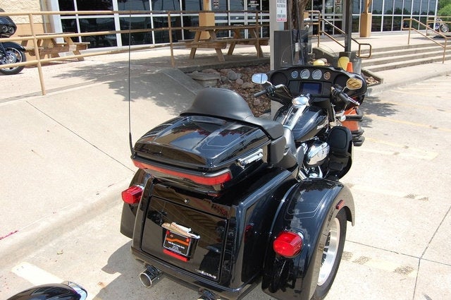 2022 Harley-Davidson FLHTCUTG - Tri Glide Ultra Base