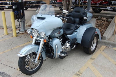 2023 Harley-Davidson FLHTCUTG - Tri Glide Ultra Base