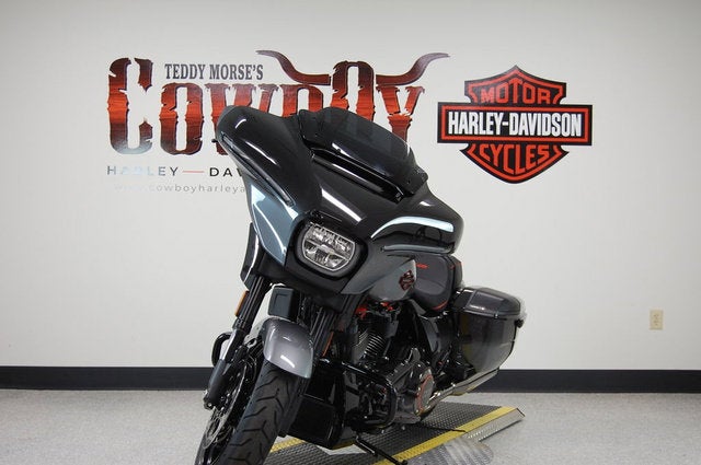 2025 Harley-Davidson FLHXSE - CVO Street Glide Base