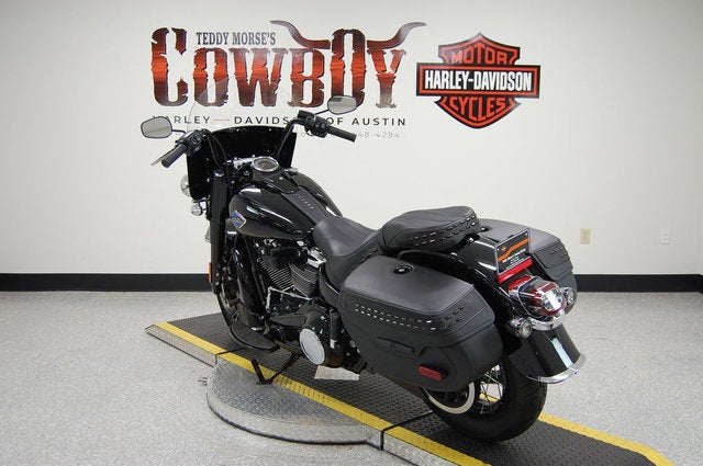 2025 Harley-Davidson Softail FLHC - Heritage Classic