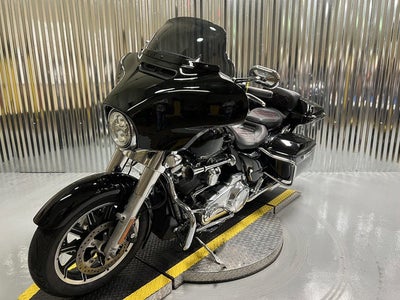 2021 Harley-Davidson FLHP Base