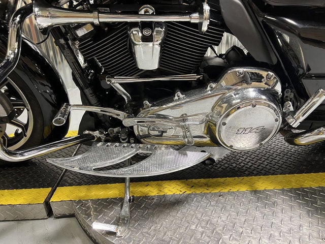 2021 Harley-Davidson FLHP Base