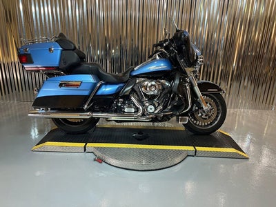 2011 Harley-Davidson FLHTK - Electra Glide Ultra Limited Base