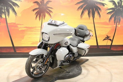2025 Harley-Davidson FLHXU - Street Glide Ultra Base