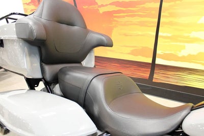 2025 Harley-Davidson FLHXU - Street Glide Ultra Base