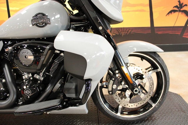 2025 Harley-Davidson Street Glide FLHXU - Ultra